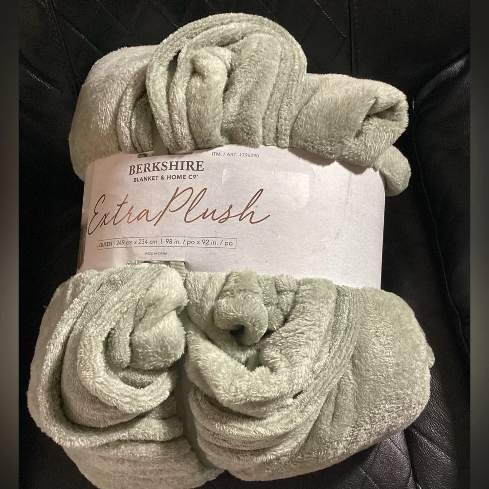 Berkshire Blanket & Home Co. Extra Plush |Queen | 249 cm x 234 cm |98 in. x 92in
